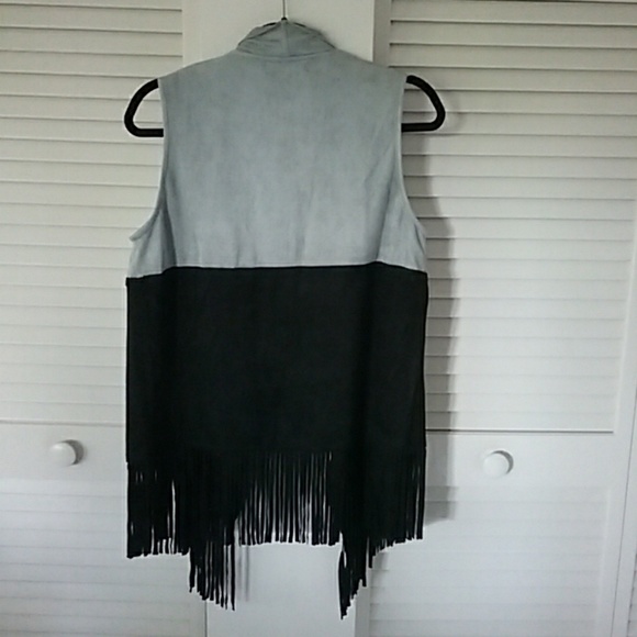 Super Soft Fringed Vest🎵* - Picture 2 of 2